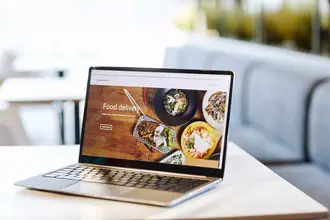 photo d'un site web vitrine de nourriture proposant la livraison