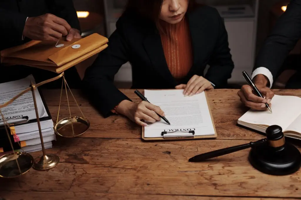 Lawyer explain the law and the outcome of the litigation, in detail the various contractual clauses